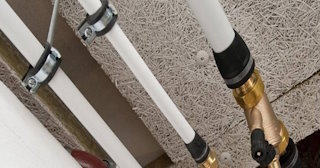 Замена труб водоснабжения в квартире: цена от 2073 руб. - СантехДомХнт